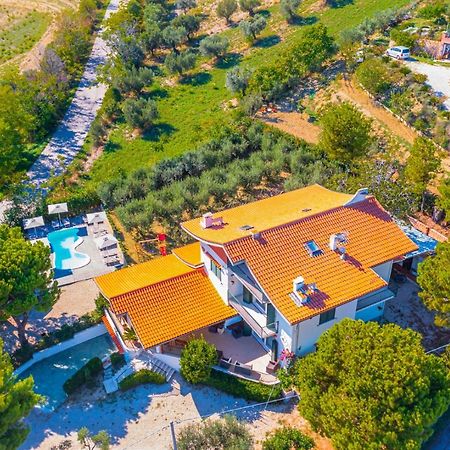 Vista Allegra Pagoda - Villa Con Piscina โคลอนเนลลา ภายนอก รูปภาพ